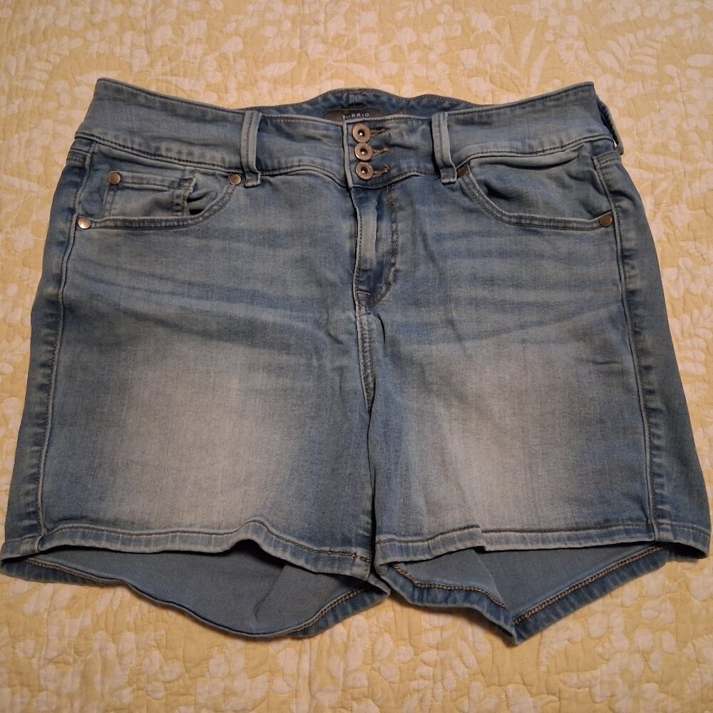 Women's Torrid shorts, Light Blue, Size 16